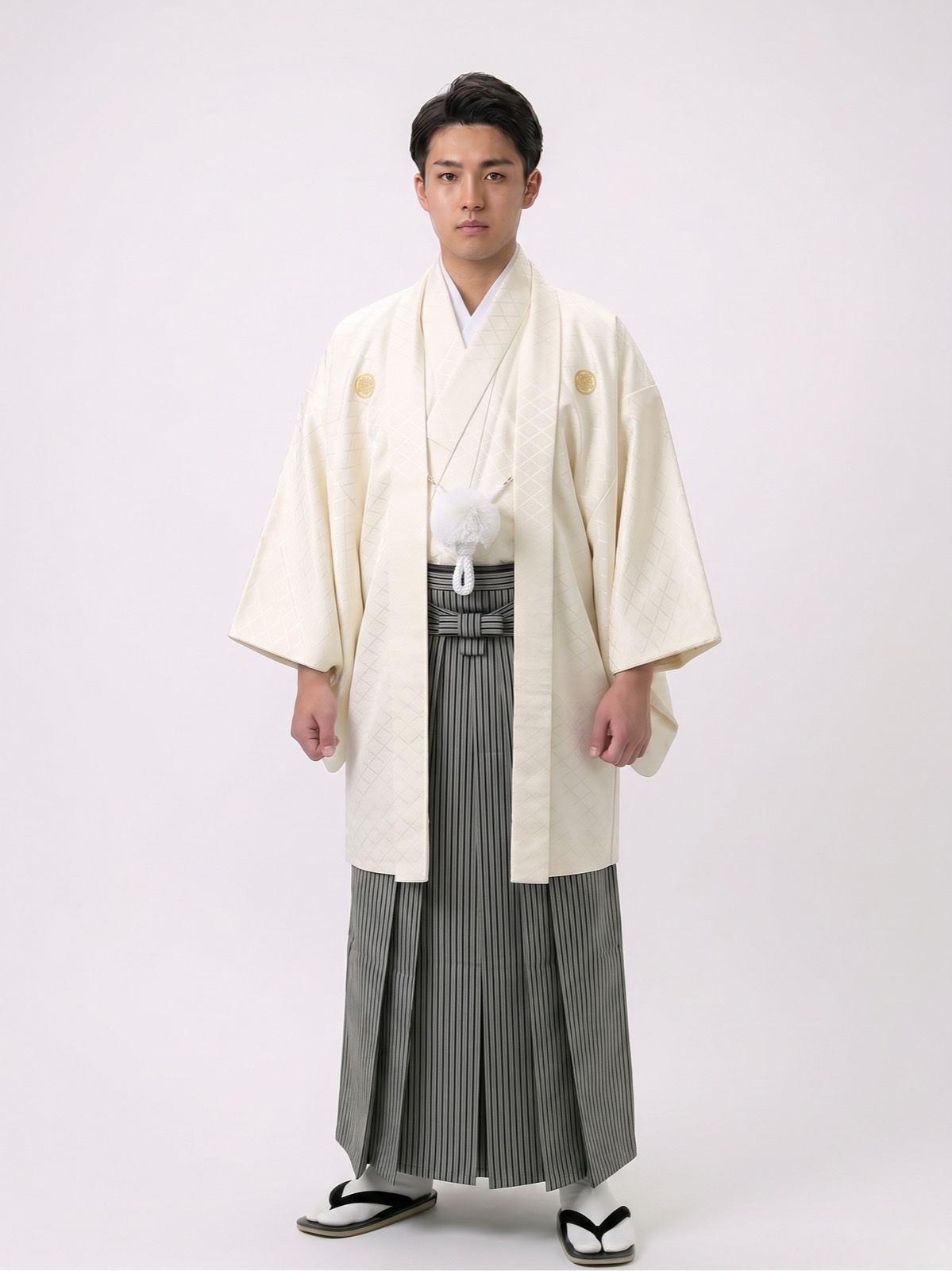 生成りの羽織とグレー縞の袴